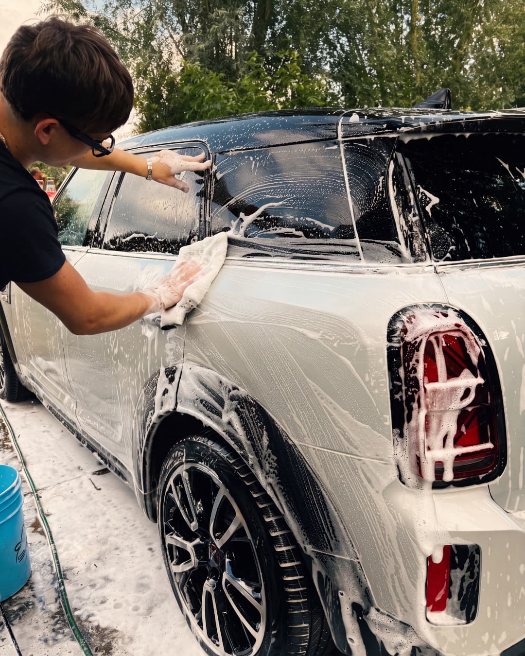Hand wash — two-bucket method
