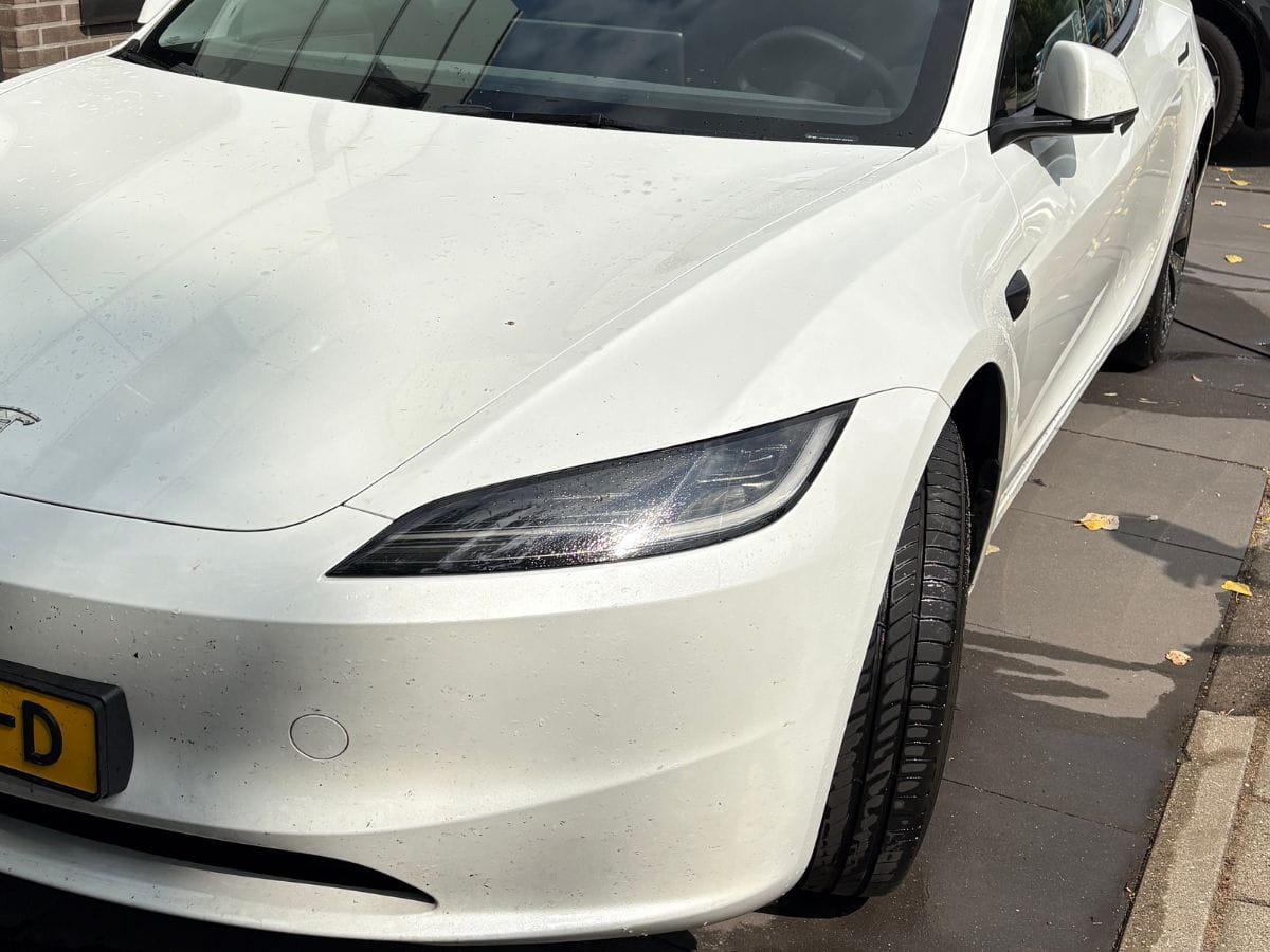 Tesla Model 3 voor reiniging
